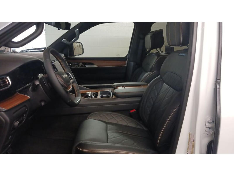 Jeep Grand Wagoneer